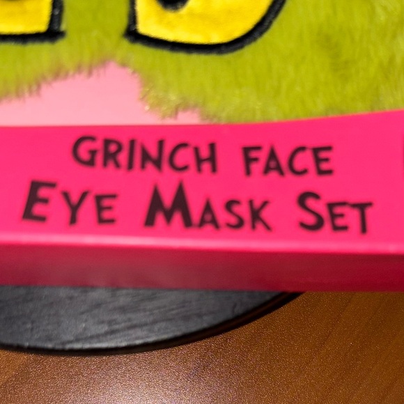 Grinch Face Eye Mask Set - Picture 7 of 11